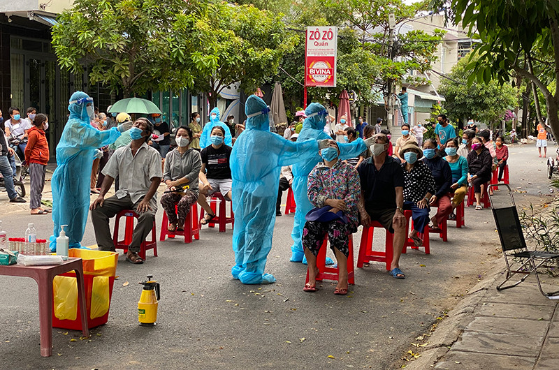 Thành phố Tuy Hòa tăng cường công tác lấy mẫu xét nghiệm, khống chế dịch Covid-19. (Ảnh minh họa)
