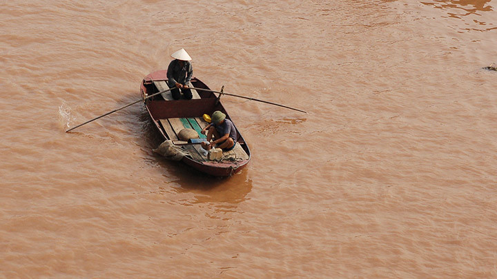Thuyền tơ sông Đáy