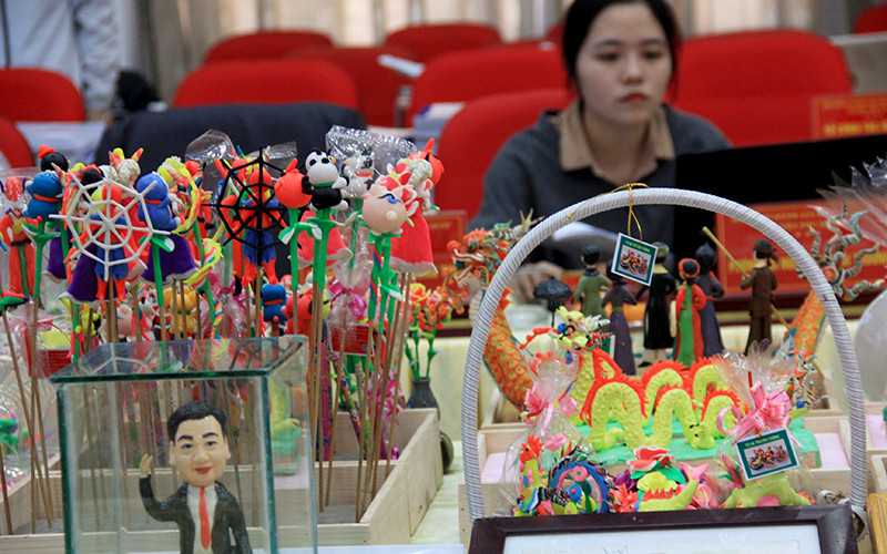 Một gian trưng bày sản phẩm OCOP của huyện Phú Xuyên.