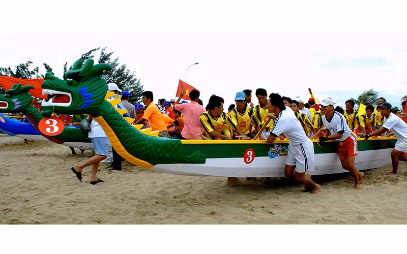 Ngày hội biển của người Chăm tại Bắc Bình, Bình Thuận. 