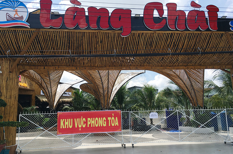 Nhà hàng Làng Chài tạm thời phong tỏa sau khi phát hiện một trường hợp dương tính SARS-CoV-2 ăn trưa tại đây.