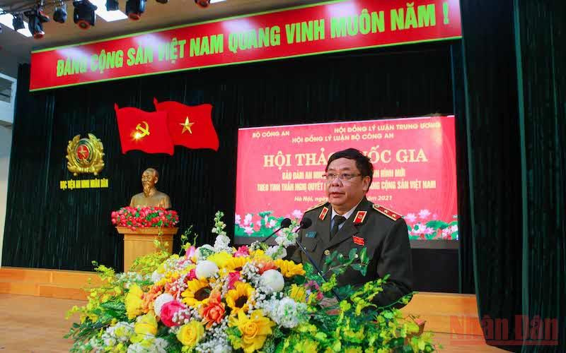 Trung tướng Lê Văn Thắng, Giám đốc Học viện An ninh nhân dân phát biểu tại hội thảo.