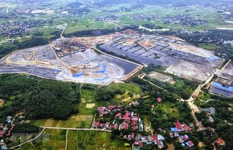 Toàn cảnh bãi rác Nam Sơn.