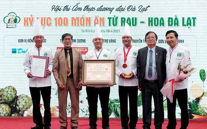 Tổ chức Kỷ lục Việt Nam xác lập lỷ lục “Chế biến và công diễn các món ăn từ rau, củ, quả và hoa Đà Lạt cùng lúc nhiều nhất tại Việt Nam”.