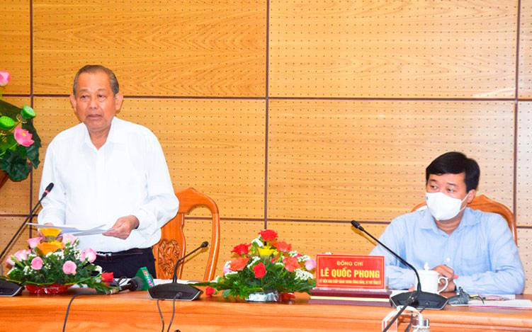 Phó Thủ tướng Thường trực Trương Hòa Bình phát biểu tại buổi làm việc.