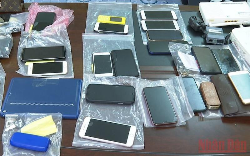 Một số tang vật thu giữ trong quá trình khám xét tại nhà các đối tượng.