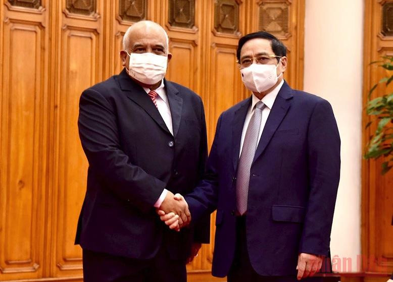 Thủ tướng Phạm Minh Chính tiếp Đại sứ Cộng hòa Cuba Orlando Nicolás Hernández Guillén đến chào xã giao, ngày 29/7/2021.