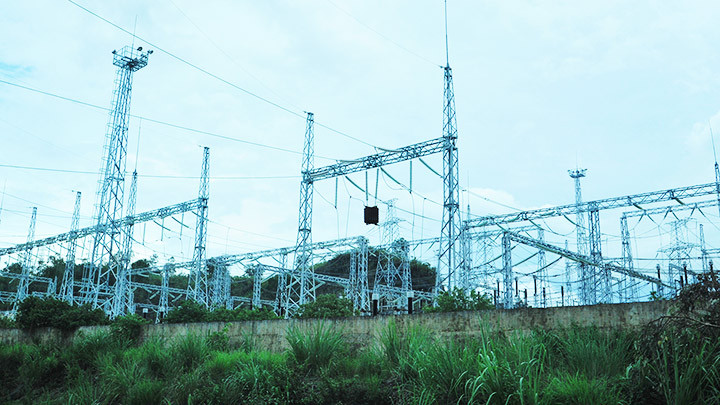 Đầu tư cho ngành điện đòi hỏi nguồn vốn lớn. Ảnh: SONG ANH