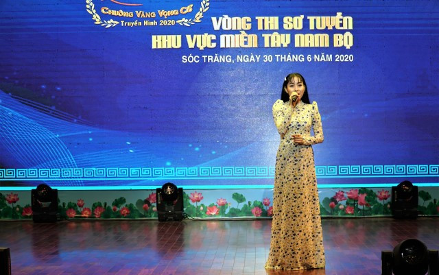 Thí sinh thi diễn vòng sơ khảo tại Sân khấu tổng hợp Trung tâm Văn hóa tỉnh Sóc Trăng.