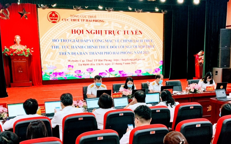 Quang cảnh buổi đối thoại trực tuyến.