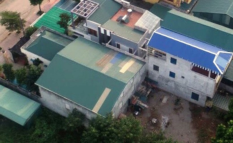 Khu nhà kiên cố được cấp giấy CNQSDĐ sai quy định, xây dựng sai quy hoạch, không có giấy phép xây dựng vẫn ngang nhiên tồn tại giữa TP Hòa Bình.