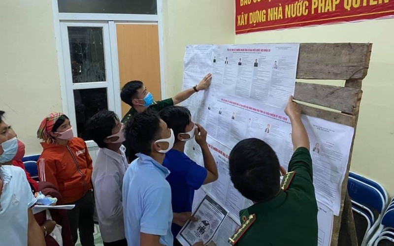 Tại các xã biên giới lực lượng biên phòng phối hợp, hỗ trợ rất tốt cho chính quyền địa phương tuyên truyền về ngày bầu cử đến cử tri.