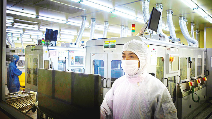 Cần duy trì ổn định sản xuất trước diễn biến phức tạp của dịch Covid-19. Ảnh: GIANG ĐÔNG