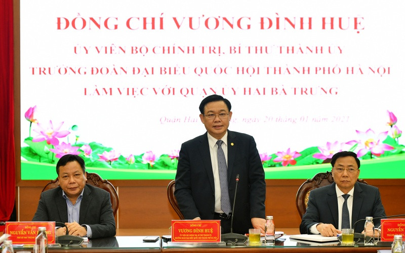 Đồng chí Vương Đình Huệ, Ủy viên Bộ Chính trị, Bí thư Thành ủy phát biểu ý kiến tại buổi làm việc.