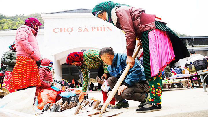 Chợ mới chuyển lên vị trí ngay cạnh quốc lộ 4C.