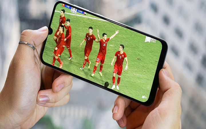 Công nghệ và điện thoại thông minh đã hỗ trợ đắc lực cho người xem truyền hình.