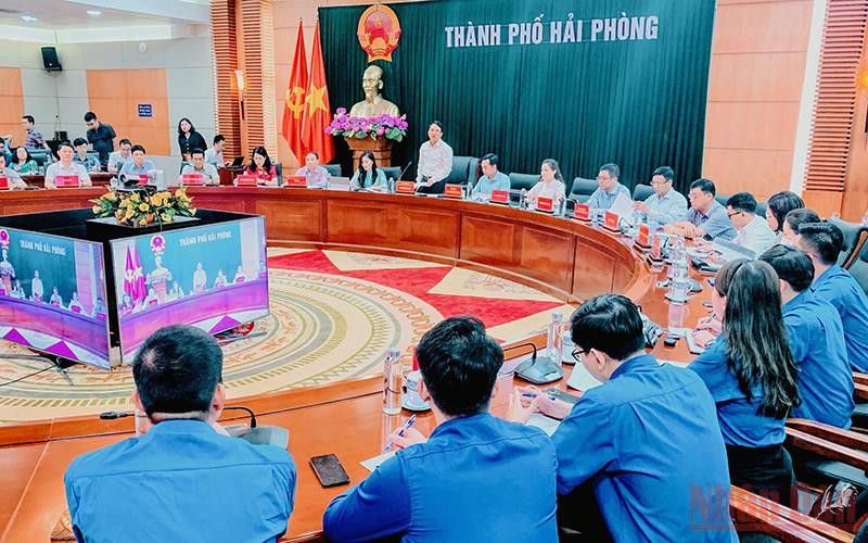 Lãnh đạo Ủy ban nhân dân thành phố Hải Phòng đối thoại trực tuyến với thanh niên tổ chức chiều 31/5.