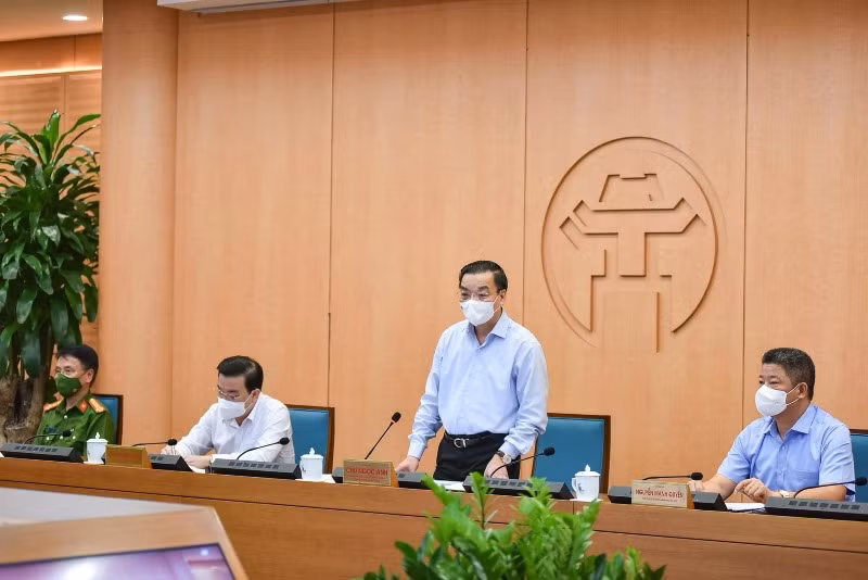 Chủ tịch UBND TP Hà Nội Chu Ngọc Anh yêu cầu các sở, ngành, đơn vị sẵn sàng ứng phó nếu số ca bệnh tăng cao.
