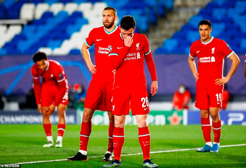 Các cầu thủ Liverpool cúi đầu trong thất bại 1-3 trước Real. (Ảnh: Getty Images)
