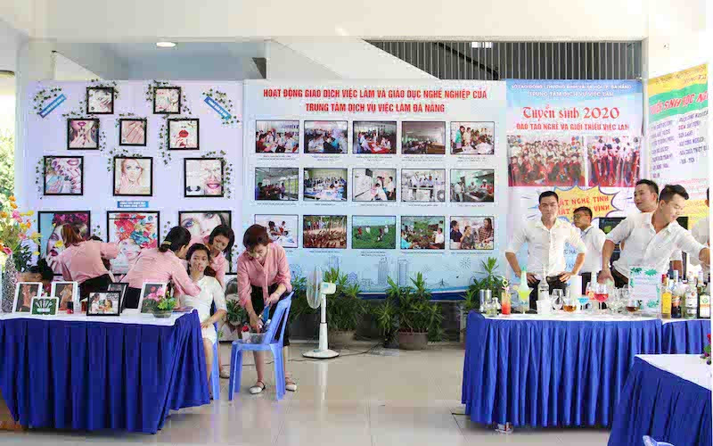 Giới thiệu đào tạo nghề tại phiên chợ việc làm (Thời điểm trước ngày 27/4).