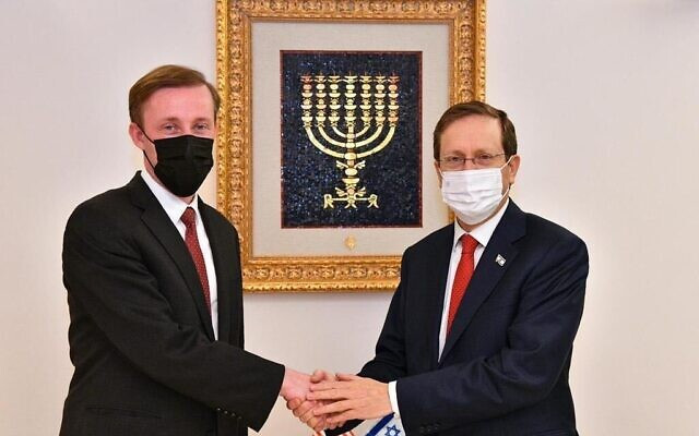 Cố vấn An ninh quốc gia Mỹ Jake Sullivan (trái) gặp Tổng thống Israel Isaac Herzog. (Nguồn: The Times of Israel)