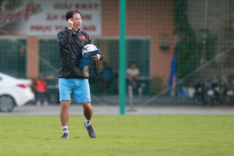 Trợ lý HLV Kim Han Yoon. (Ảnh: VFF)