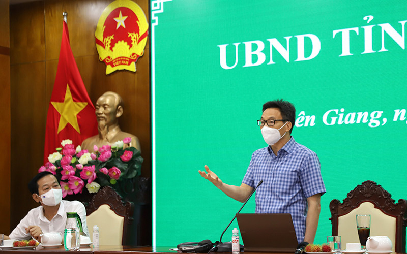 Phó Thủ tướng Vũ Đức Đam tại buổi làm việc.