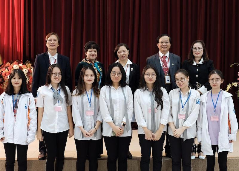 Các học sinh giỏi trong đội tuyển Ngữ văn