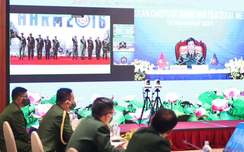 Các đại biểu tham dự Hội nghị Tư lệnh Lục quân các nước ASEAN lần thứ 22 tại điểm cầu Hà Nội. (Ảnh Trọng Đức)