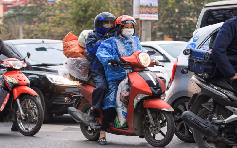 Phương tiện dồn về Thủ đô.