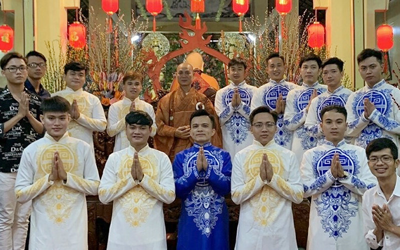 Vào dịp lễ, Tết, các học sinh cũ đều trở lại chùa thăm thầy.