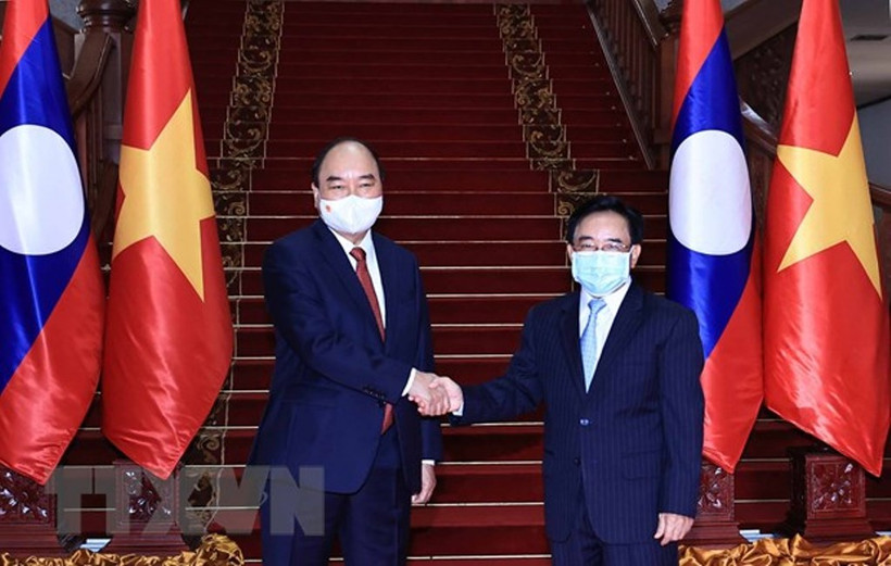 Chủ tịch nước Nguyễn Xuân Phúc hội kiến Thủ tướng Lào Phankham Viphavanh