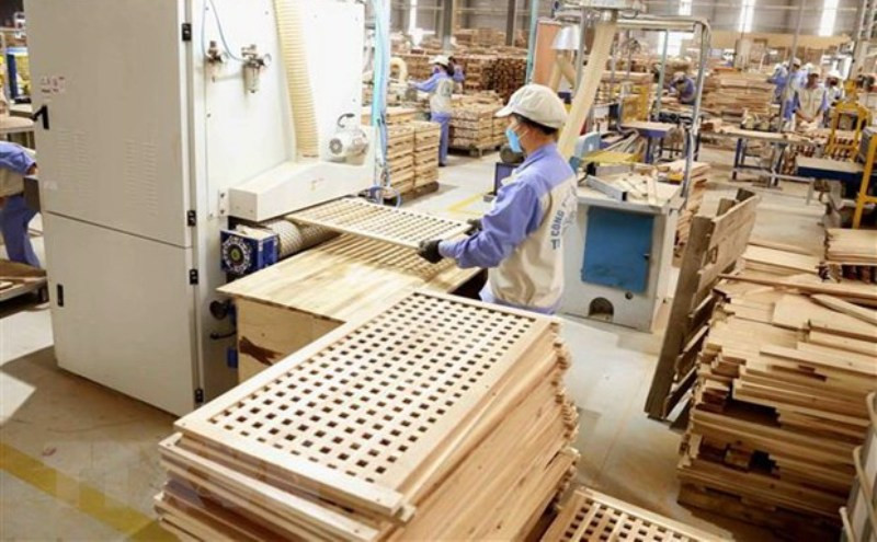 Xuất khẩu sản phẩm gỗ trong tháng 11/2021 đạt 1,15 tỷ USD, tăng 20,9% so tháng 10/2021. (Ảnh TTXVN)