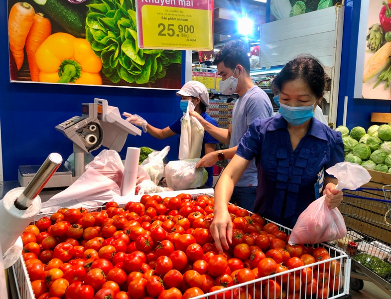 Siêu thị, chợ, cửa hàng thực phẩm là nơi sử dụng nhiều túi ni-lông và các sản phẩm làm từ nhựa.