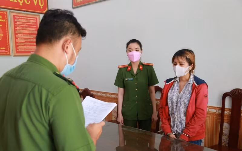 Bắt tạm giam đối tượng Lê Thị Kim Khánh.