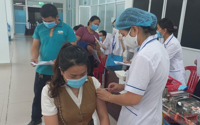 Đến thời điểm này, Quảng Ngãi đạt tỷ lệ hơn 88,7% số người từ 18 tuổi trở lên tiêm 2 mũi vaccine phòng Covid-19.