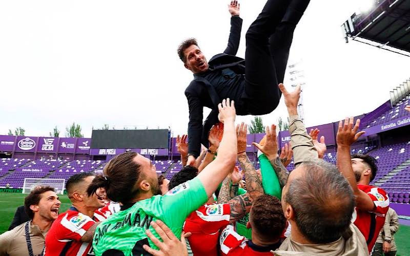 Các cầu thủ Atletico ăn mừng chức vô địch La Liga. (Ảnh: Reuters)