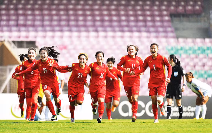 Niềm vui của các cầu thủ đội tuyển nữ Việt Nam khi giành tấm vé tham dự World Cup 2023. Ảnh: AFC