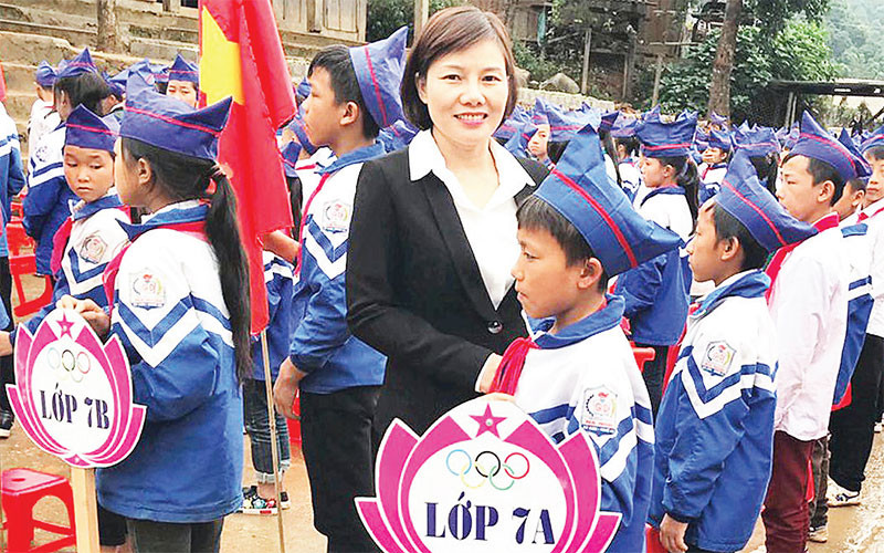 Dạy - học song ngữ Việt - H’Mông nơi cổng trời