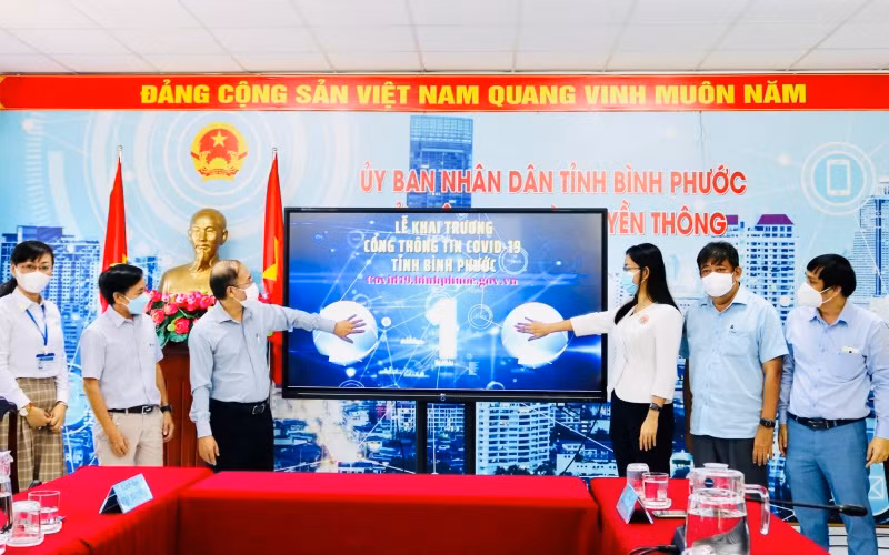 Bình Phước khai trương, đưa vào sử dụng Cổng thông tin Covid-19 và tiếp nhận thông tin dịch Covid-19 trên tổng đài giải đáp thông tin dịch vụ công 1022.