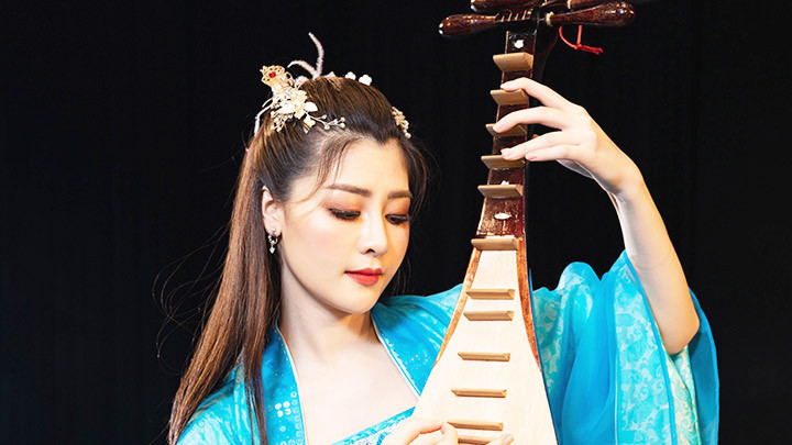 Diễn viên Tố Uyên trong vai Kiều.