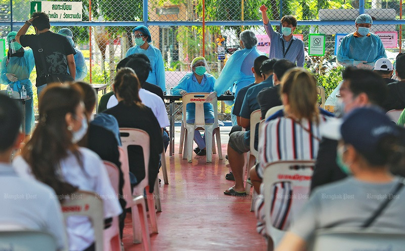 Nhiều chuyên gia lo ngại làn sóng Covid-19 thứ 3 của Thái Lan có thể trở nên trầm trọng hơn trong kỳ nghỉ lễ dài ngày. (Ảnh: Bangkok Post)