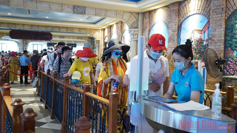 Thực hiện 5K khi du lịch để bảo đảm an toàn cho bản thân và cộng đồng (Ảnh: NDĐT)