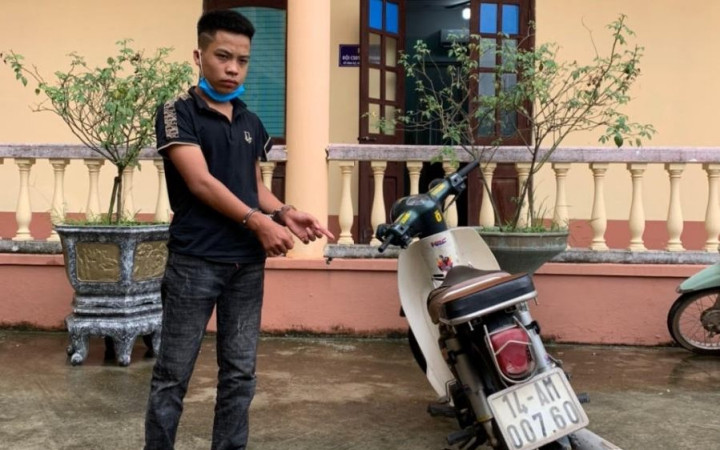 Nguyễn Tiến Dũng tại cơ quan công an.