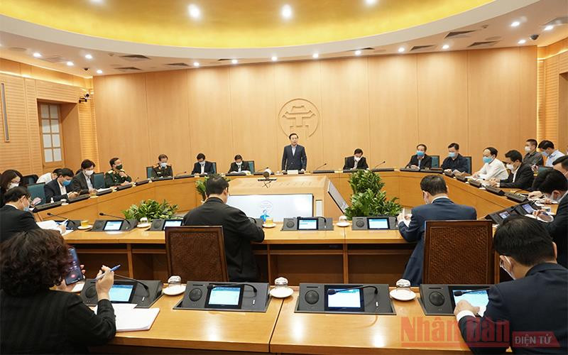 Phó Chủ tịch UBND TP Hà Nội Chử Xuân Dũng yêu cầu các cơ quan cần quyết liệt hơn nữa trong thực hiện các biện pháp phòng, chống dịch bệnh.