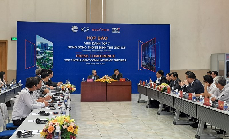 Toàn cảnh buổi họp báo.