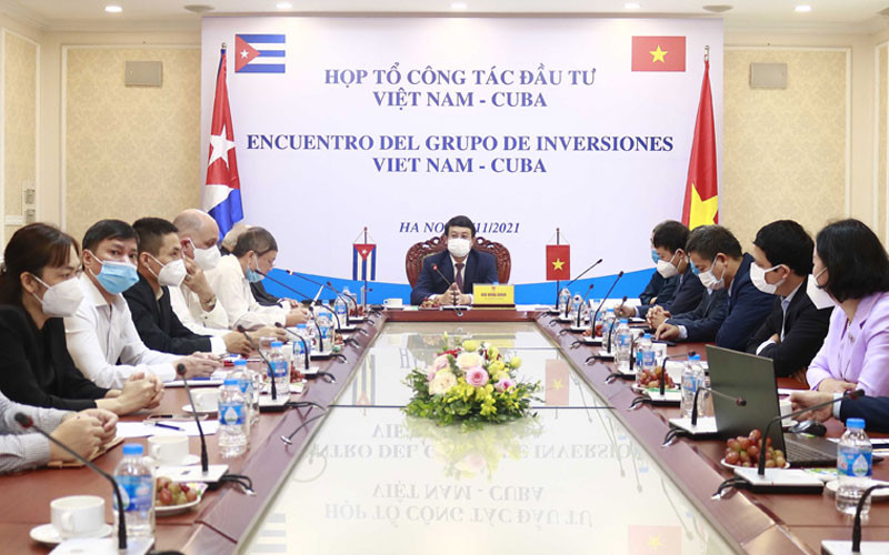 Thứ trưởng Bùi Hồng Minh đồng chủ trì cuộc họp trực tuyến Tổ công tác đầu tư Việt Nam - Cuba.