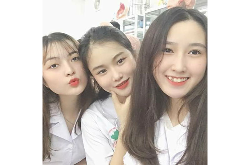 Nụ cười tỏa nắng của nữ sinh viên Trường Cao đẳng Y dược Tuệ Tĩnh Hà Nội.
