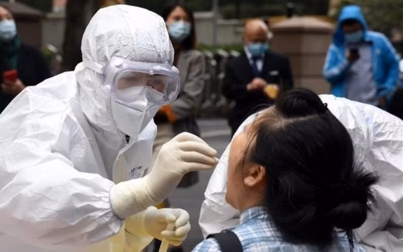 Xét nghiệm axit nucleic tại Trung Quốc. (Nguồn: Tân Hoa xã)