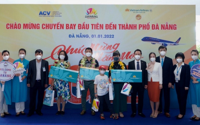 Đà Nẵng đón đoàn khách du lịch nội địa đầu tiên trong năm mới 2022.